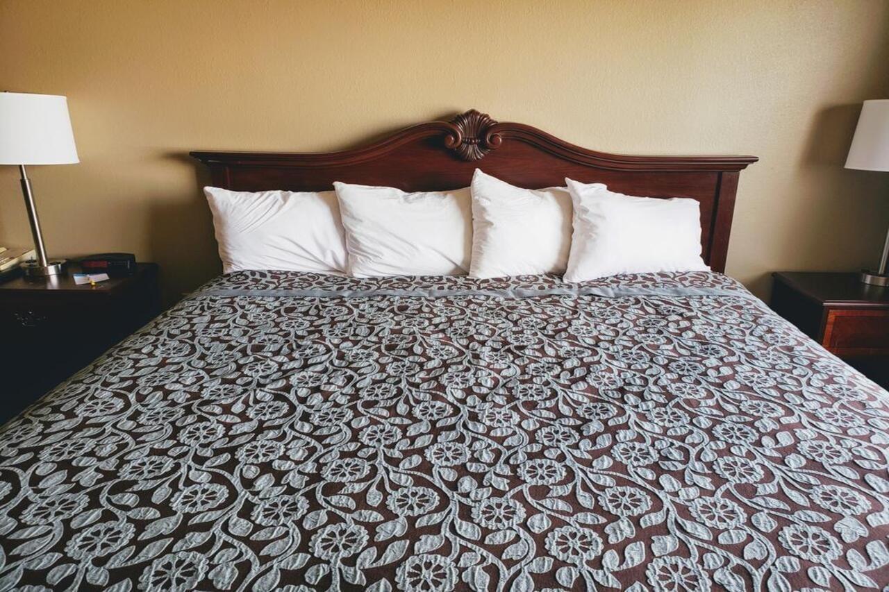 Days Inn & Suites By Wyndham Of Morris Dış mekan fotoğraf