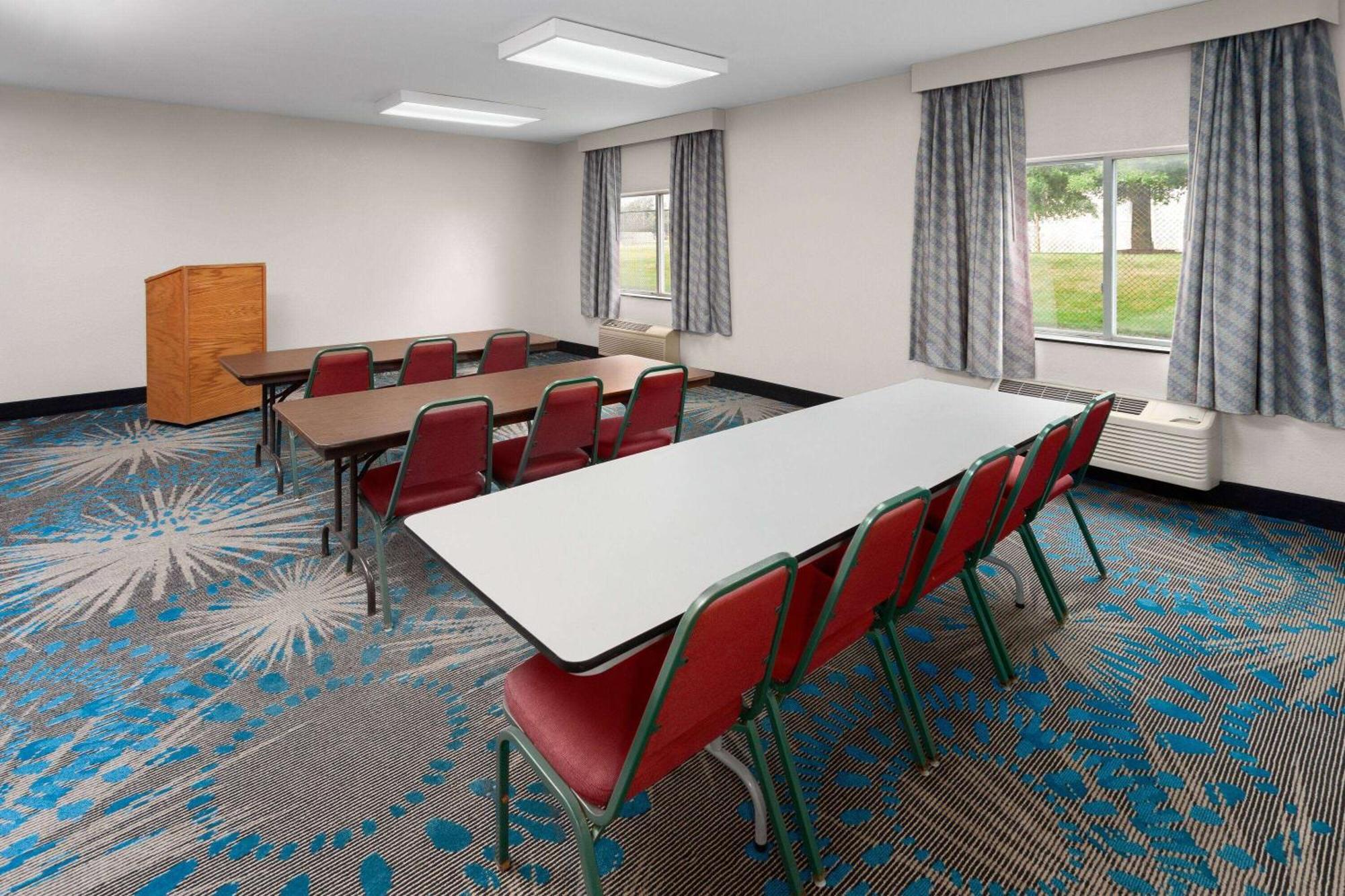 Days Inn & Suites By Wyndham Of Morris Dış mekan fotoğraf
