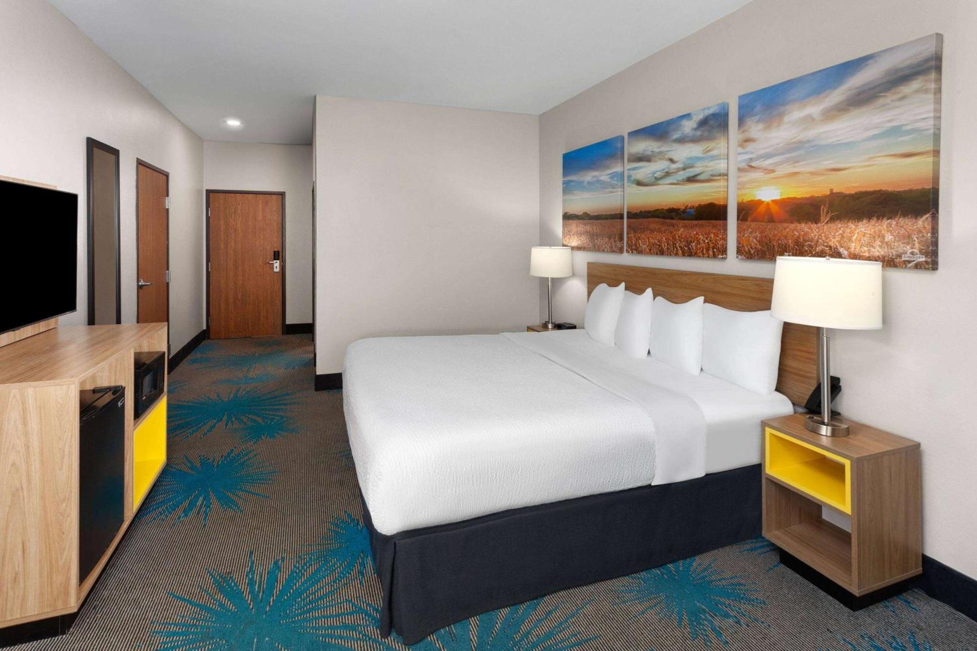Days Inn & Suites By Wyndham Of Morris Dış mekan fotoğraf