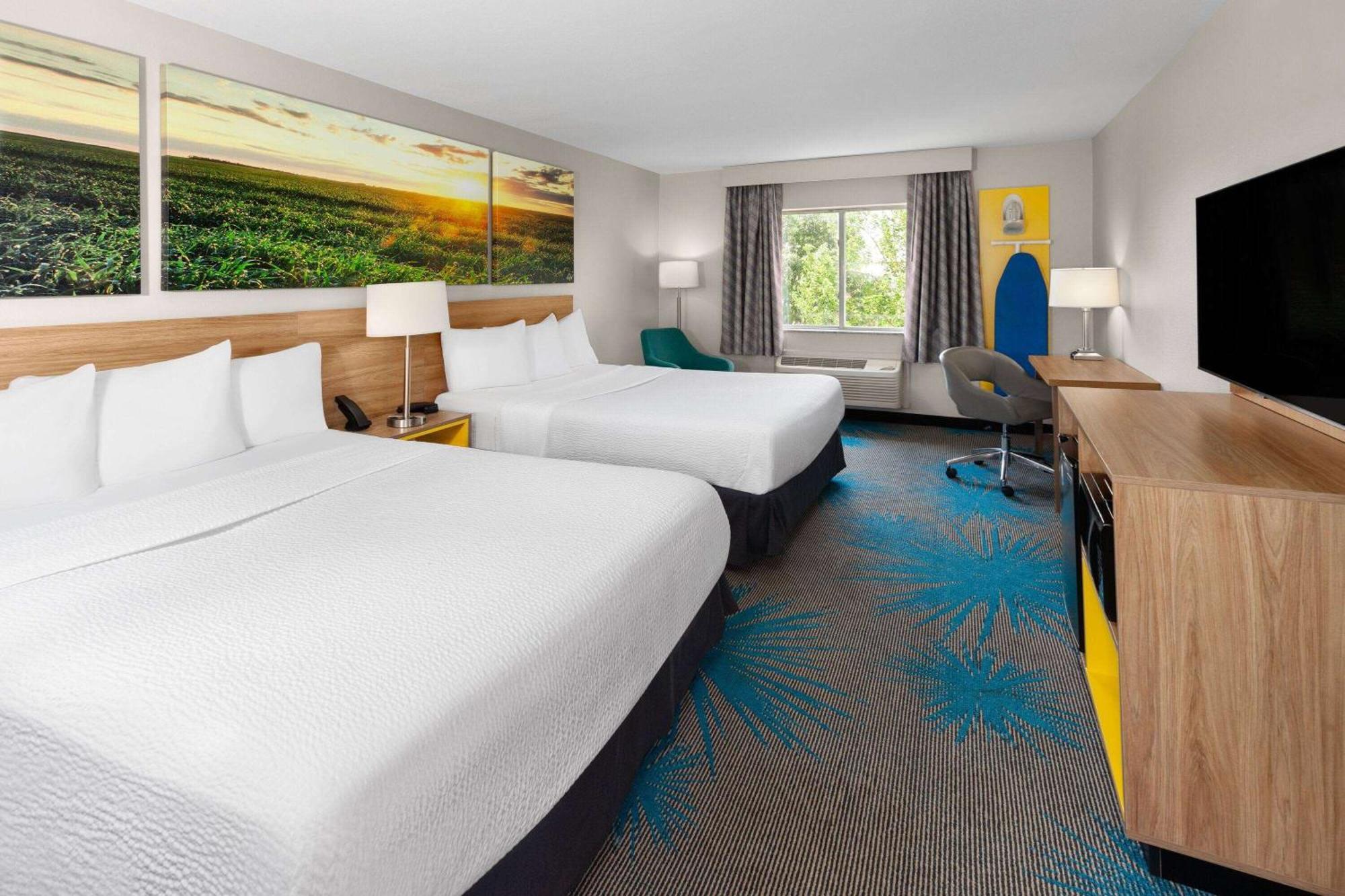 Days Inn & Suites By Wyndham Of Morris Dış mekan fotoğraf