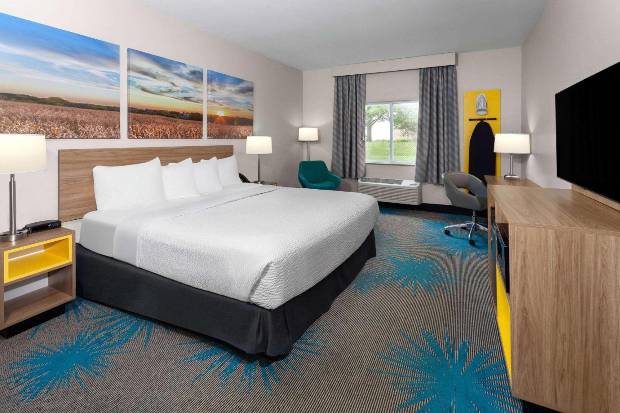 Days Inn & Suites By Wyndham Of Morris Dış mekan fotoğraf
