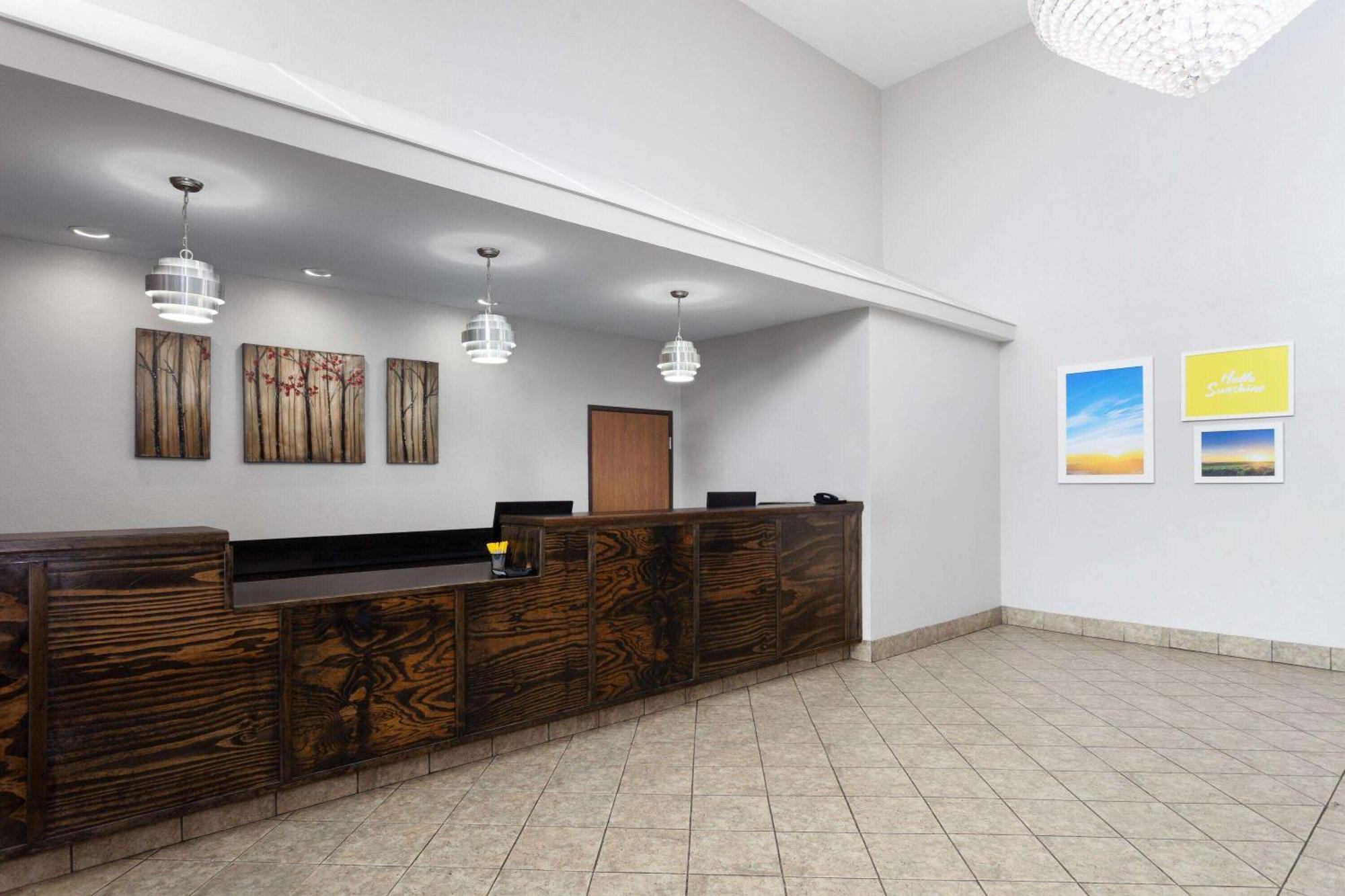 Days Inn & Suites By Wyndham Of Morris Dış mekan fotoğraf